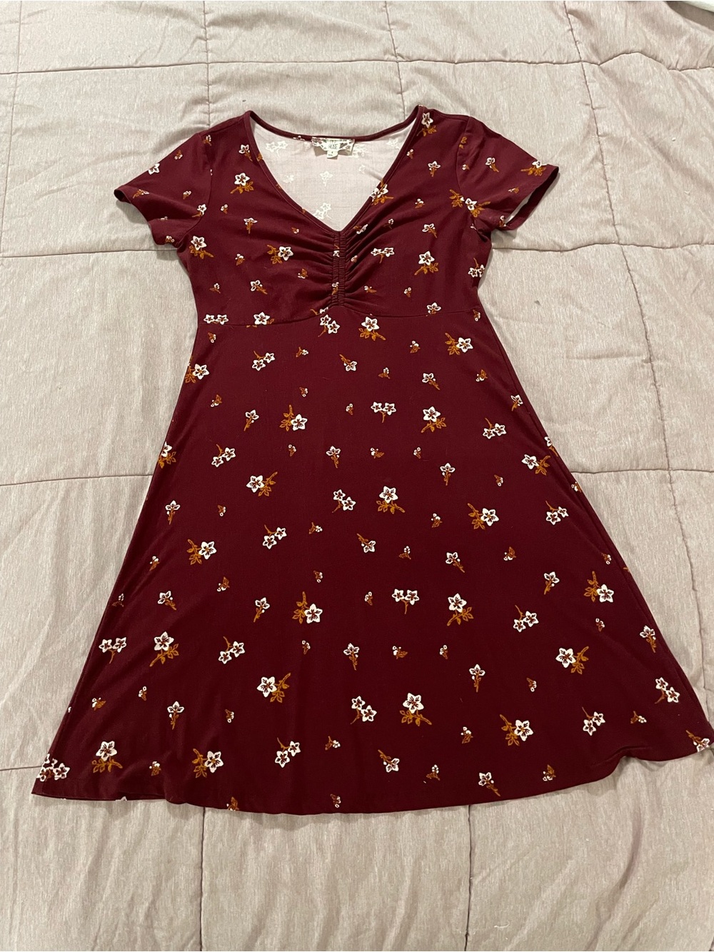 Women's Burgundy Floral V-Neck Mini Dress with Short Sleeves
